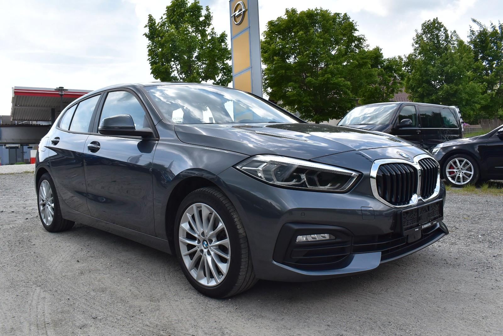 BMW 120i Lim. Advantage "Navi/SHZ/PDC/LED"