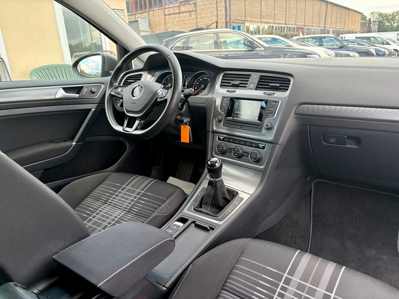 Fahrzeugabbildung Volkswagen Golf VII 1.2 TSI Variant Lounge 1.HAND SCHECKHEF
