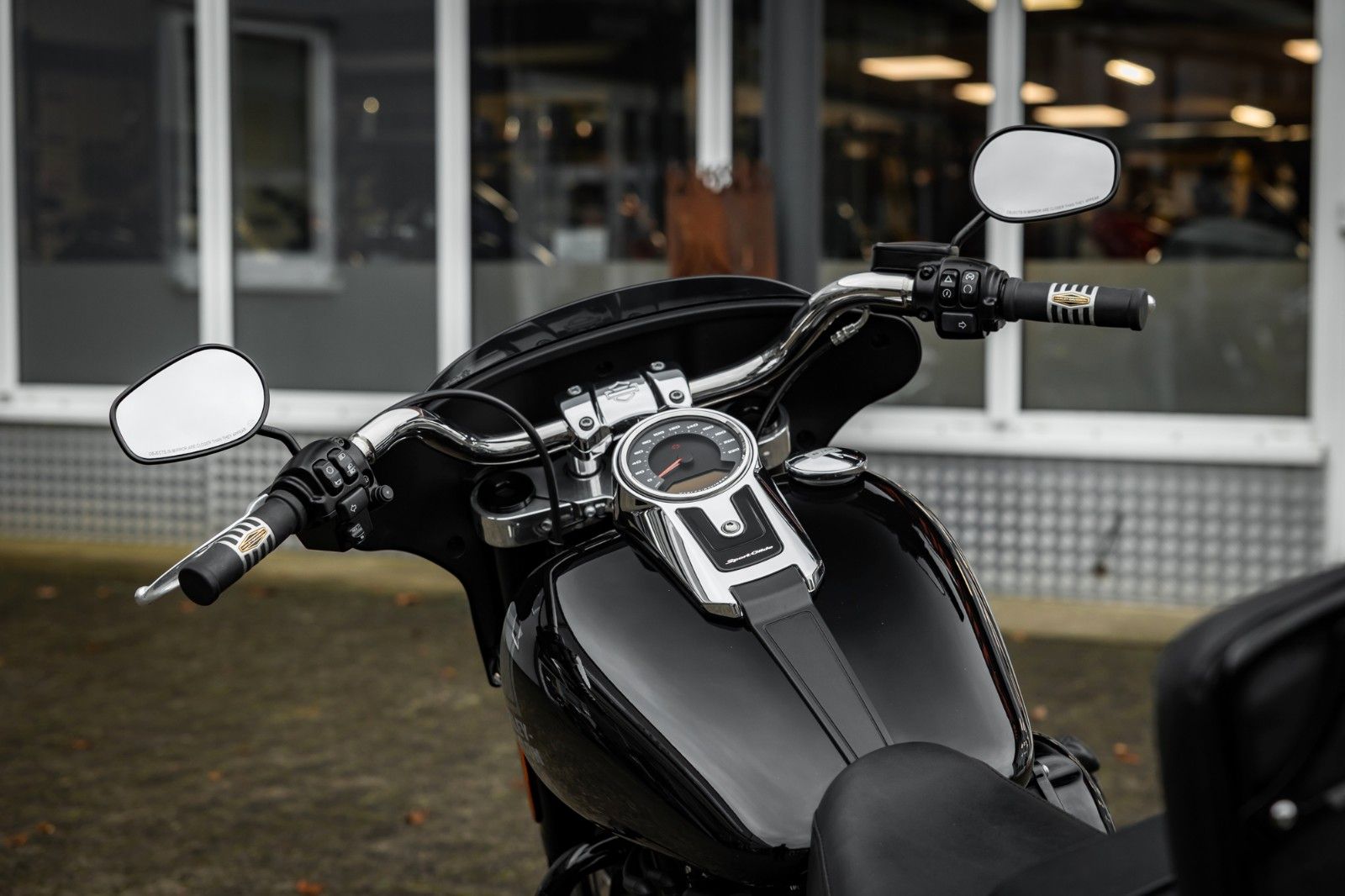 Fahrzeugabbildung Harley-Davidson FLSB Sport Glide Softail - JEKILL & HYDE