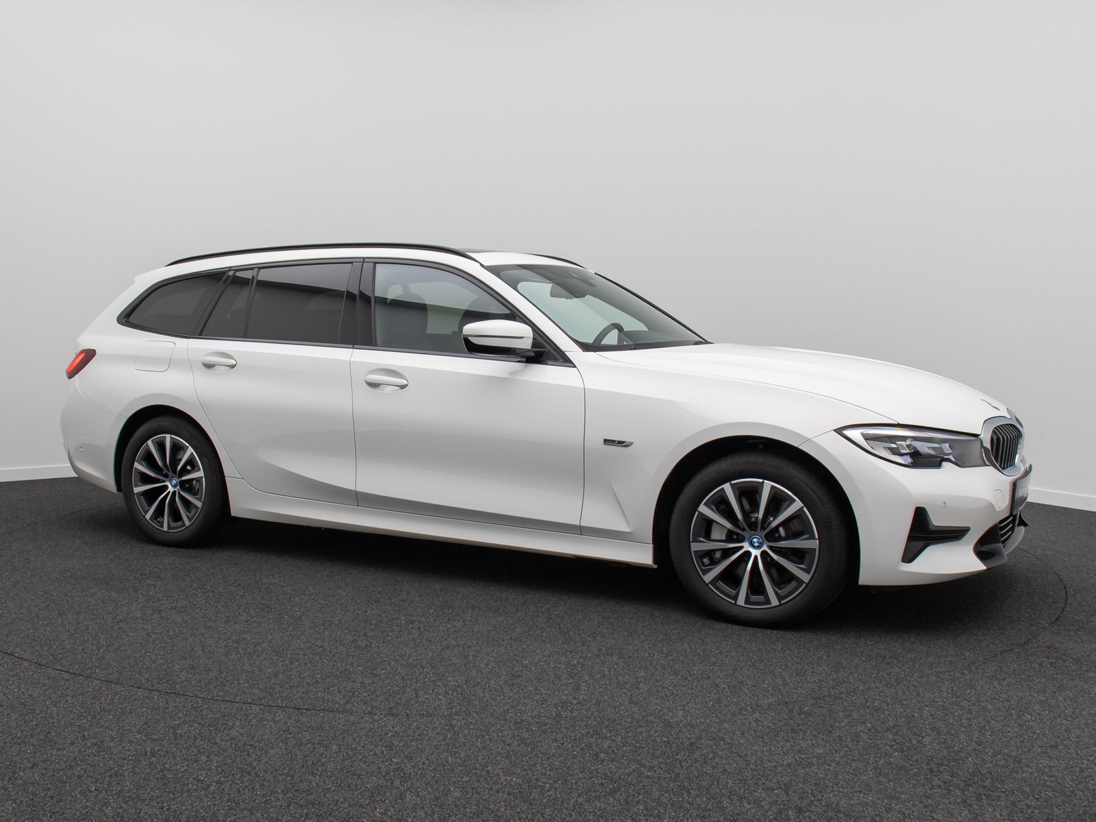 Fahrzeugabbildung BMW 330e xD Sport Line Alarm HUD DAB Panorama HiFi