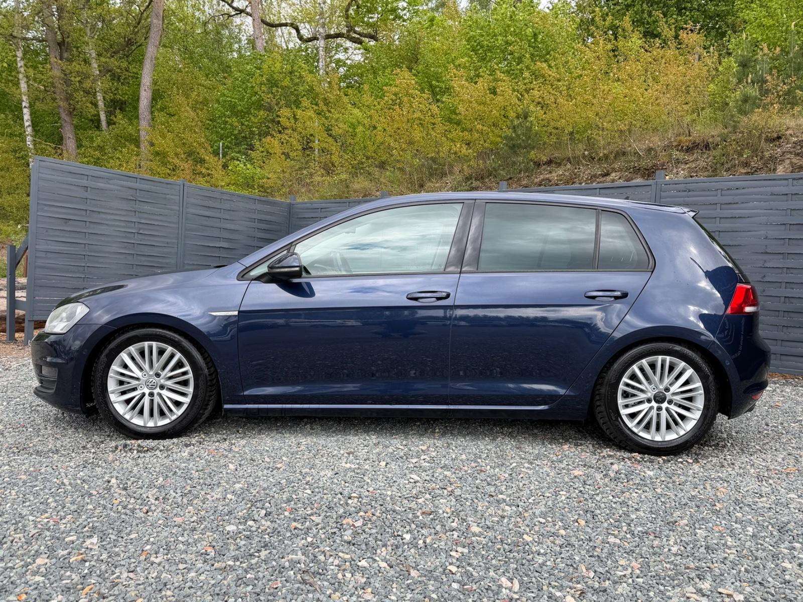 Volkswagen Golf VII Lim. Cup/ NAVI/SHZ/TEMPO/BT/S.HEFT/