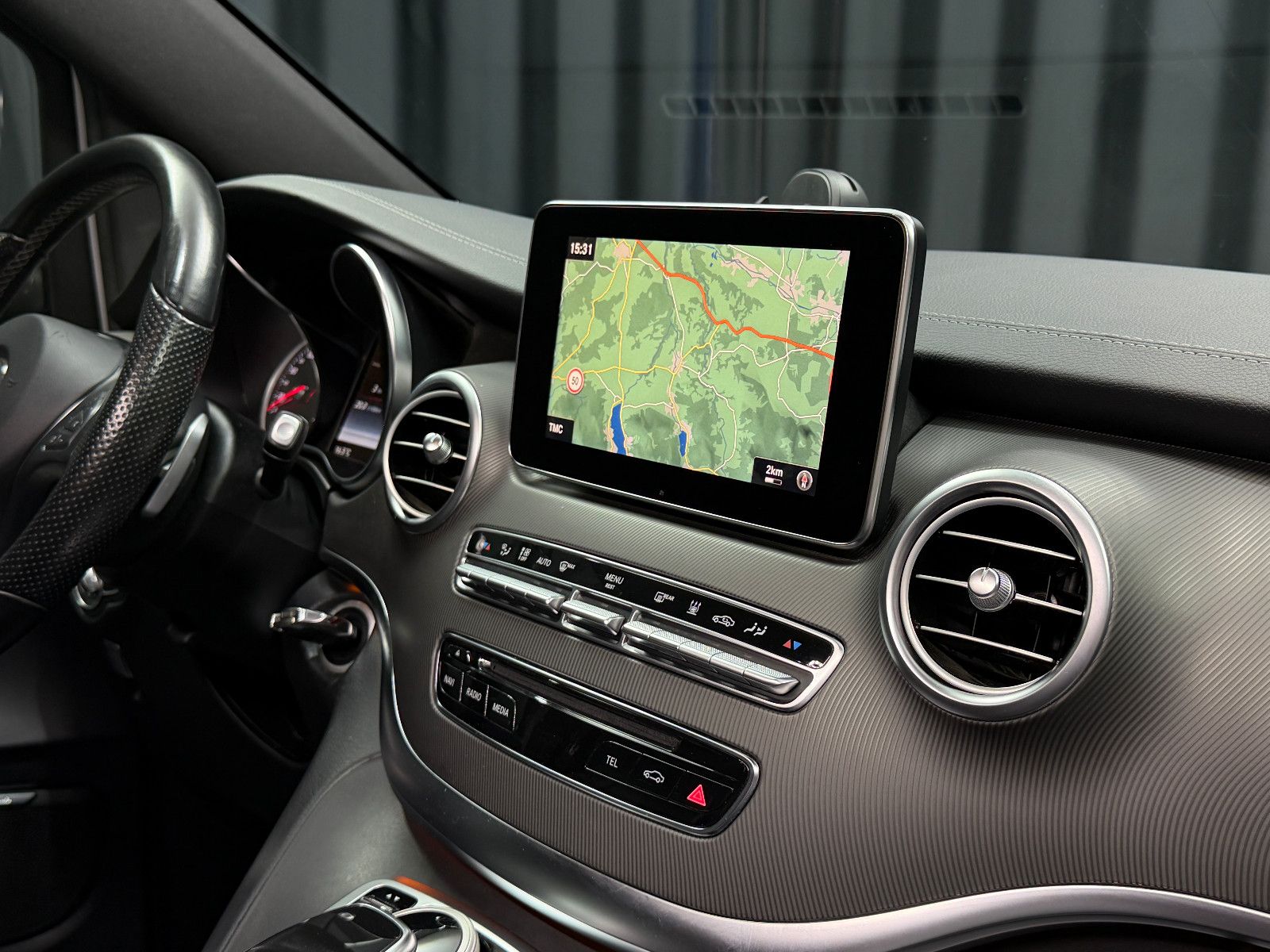 Fahrzeugabbildung Mercedes-Benz V250d NIGHT EDITION 4MATIC lang AMG-LINE|360°|
