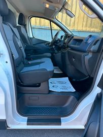 Opel Vivaro - 11