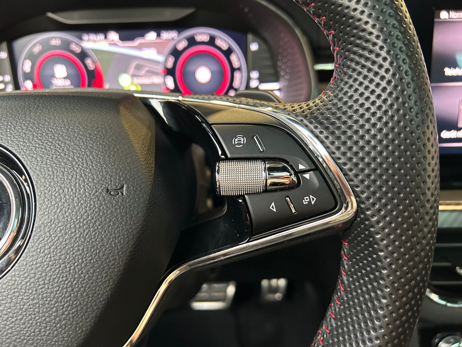 Fahrzeugabbildung SKODA KAMIQ Monte Carlo PANO LED NAVI
