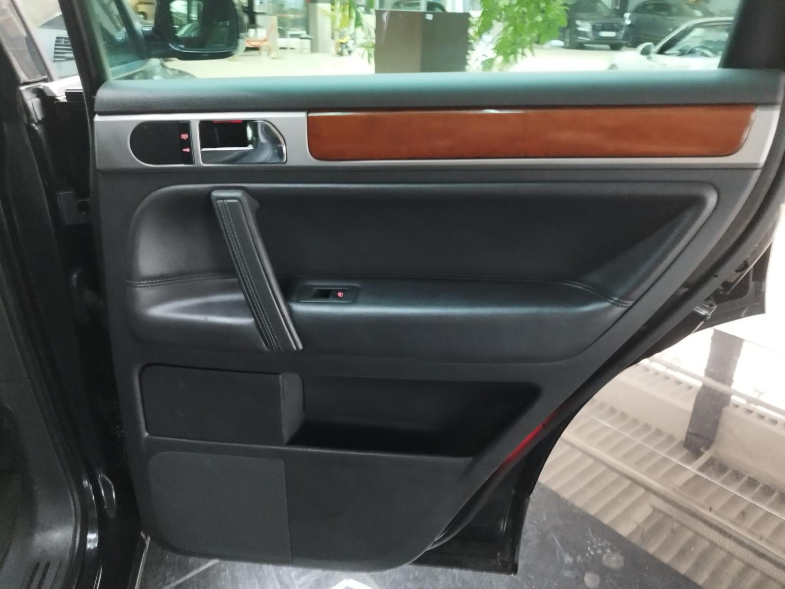 Volkswagen Touareg 2005 — photo 32