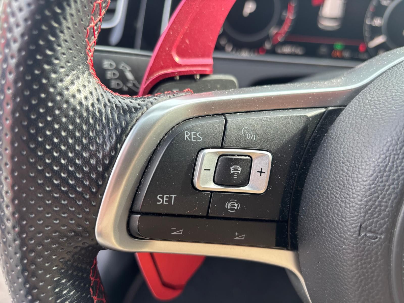 Fahrzeugabbildung Volkswagen Golf GTI TCR AKRAPOVIC-DYNAUDIO-ACC-RFK-DCC-ALC.