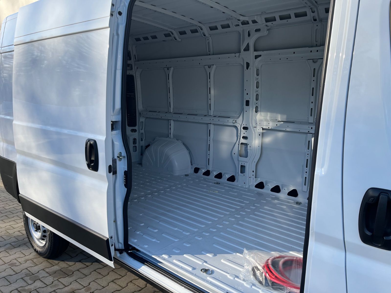 Fahrzeugabbildung Fiat E- Ducato H2 Kastenwagen 40 L3H2 205kW Hochdach