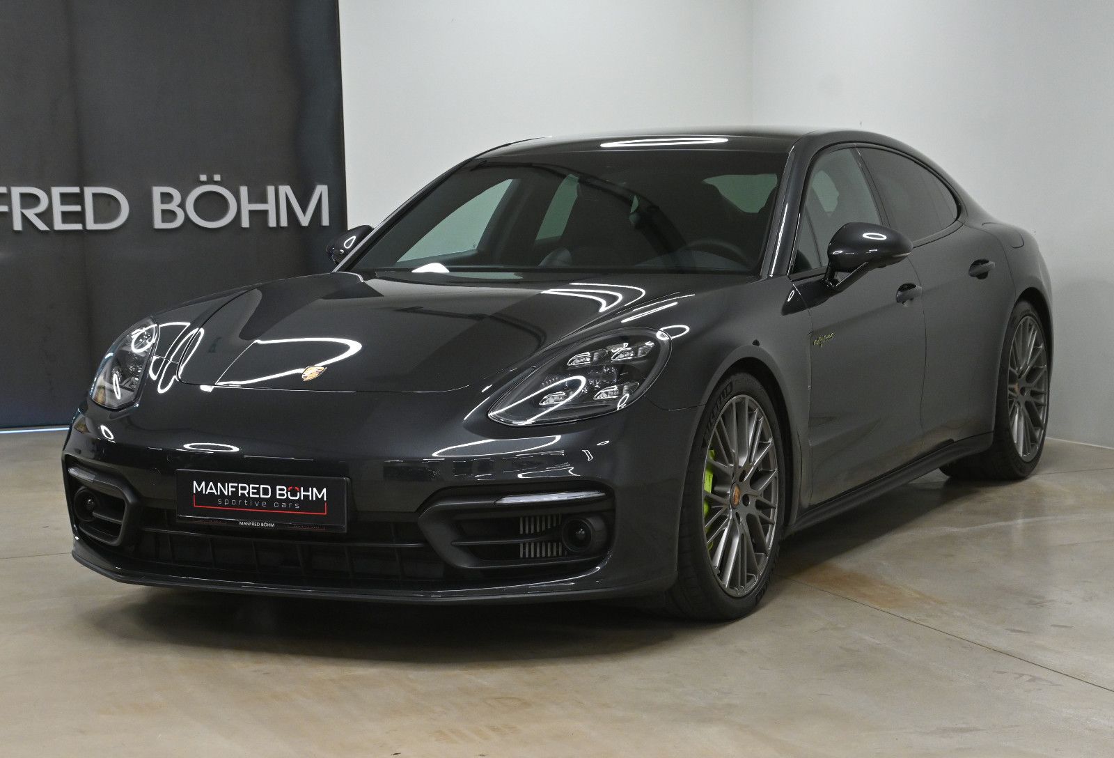 Porsche Panamera 4 E-Hybrid Platinum Edition