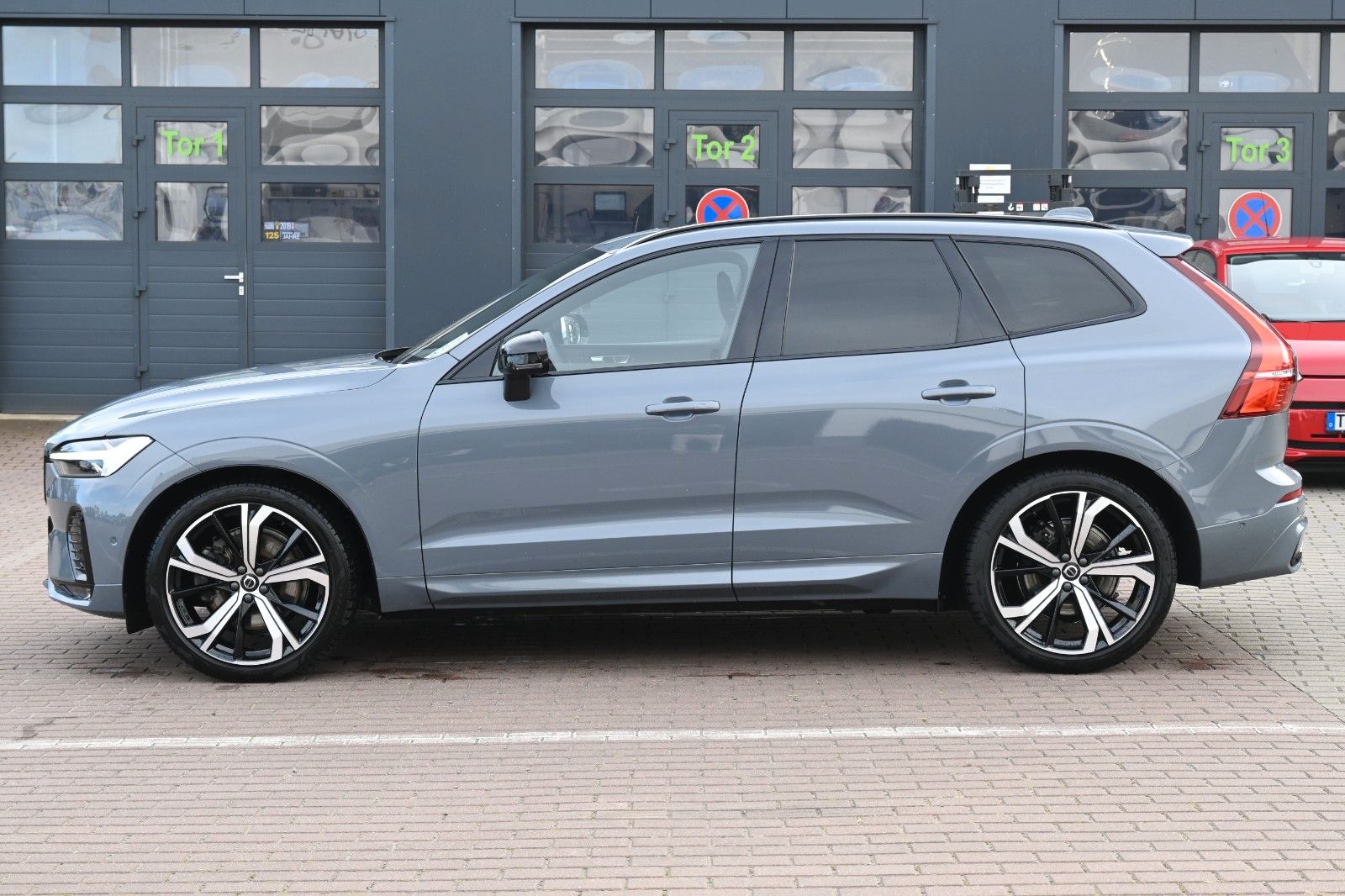 Fahrzeugabbildung Volvo XC60 B5D AWD Ultimate Dark*LED*PANO*STHZ*LUFT*QI