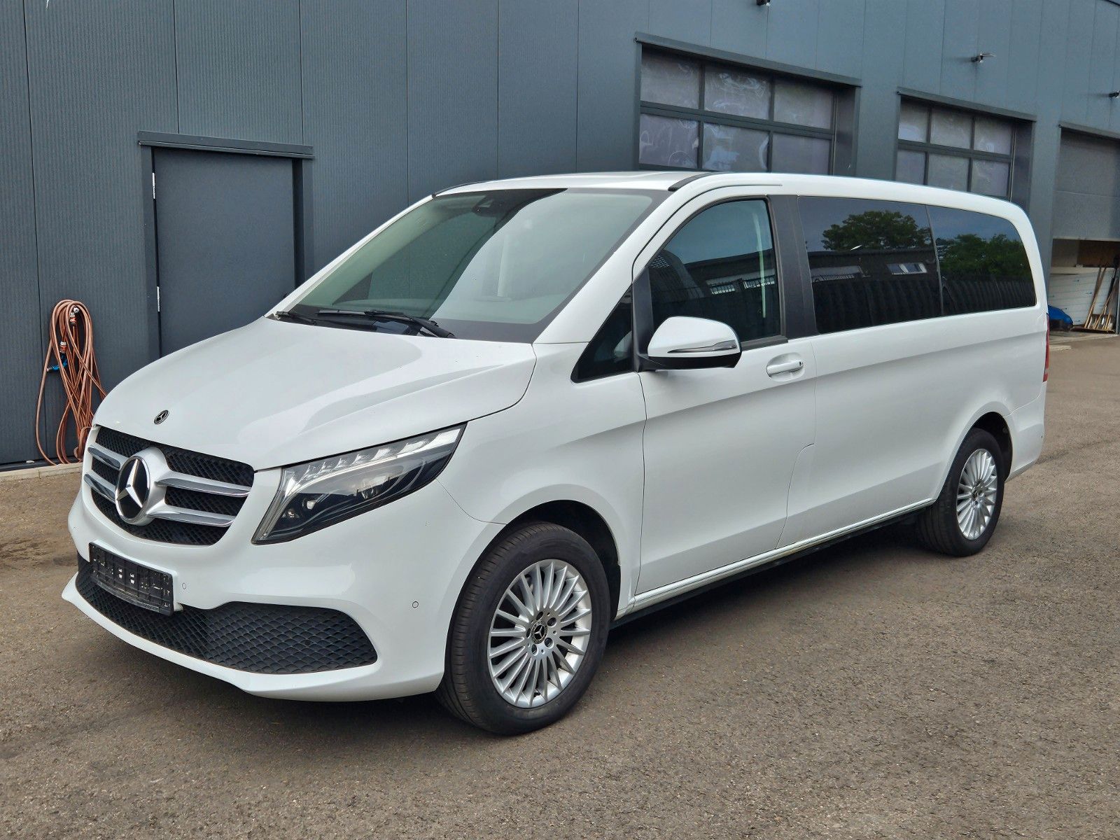 MERCEDES-BENZ V 220 d EDITION 4MATIC lang AHK Navi LED