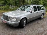 Mercedes-Benz E 220 Kombi W124 mit SSD & Klimaanlage - Mercedes-Benz 220 in Düsseldorf