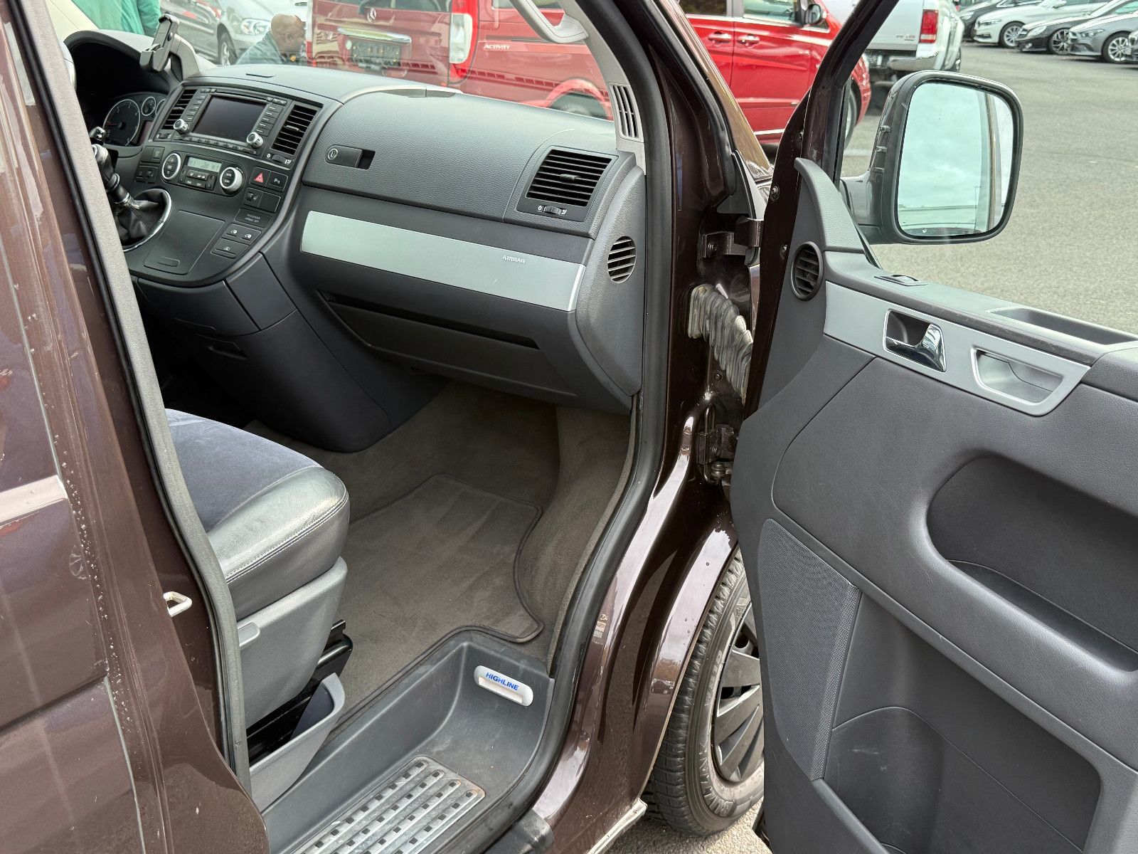 Fahrzeugabbildung Volkswagen T5 Multivan Highline 2.5 TDI AHK GRA Navi PDC