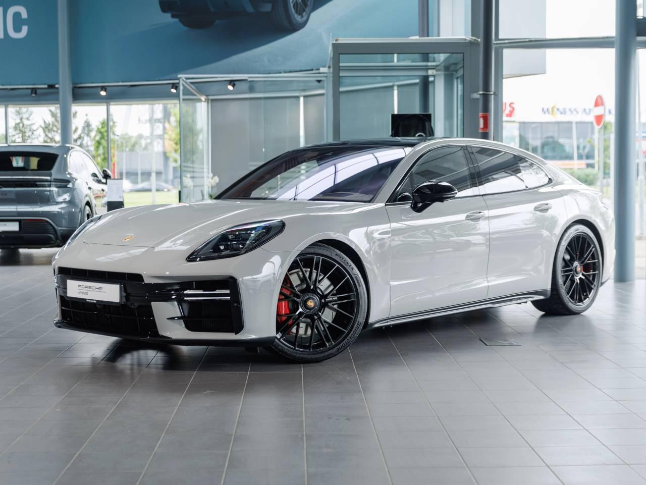 Porsche Panamera GTS 368kW / 500hp 
