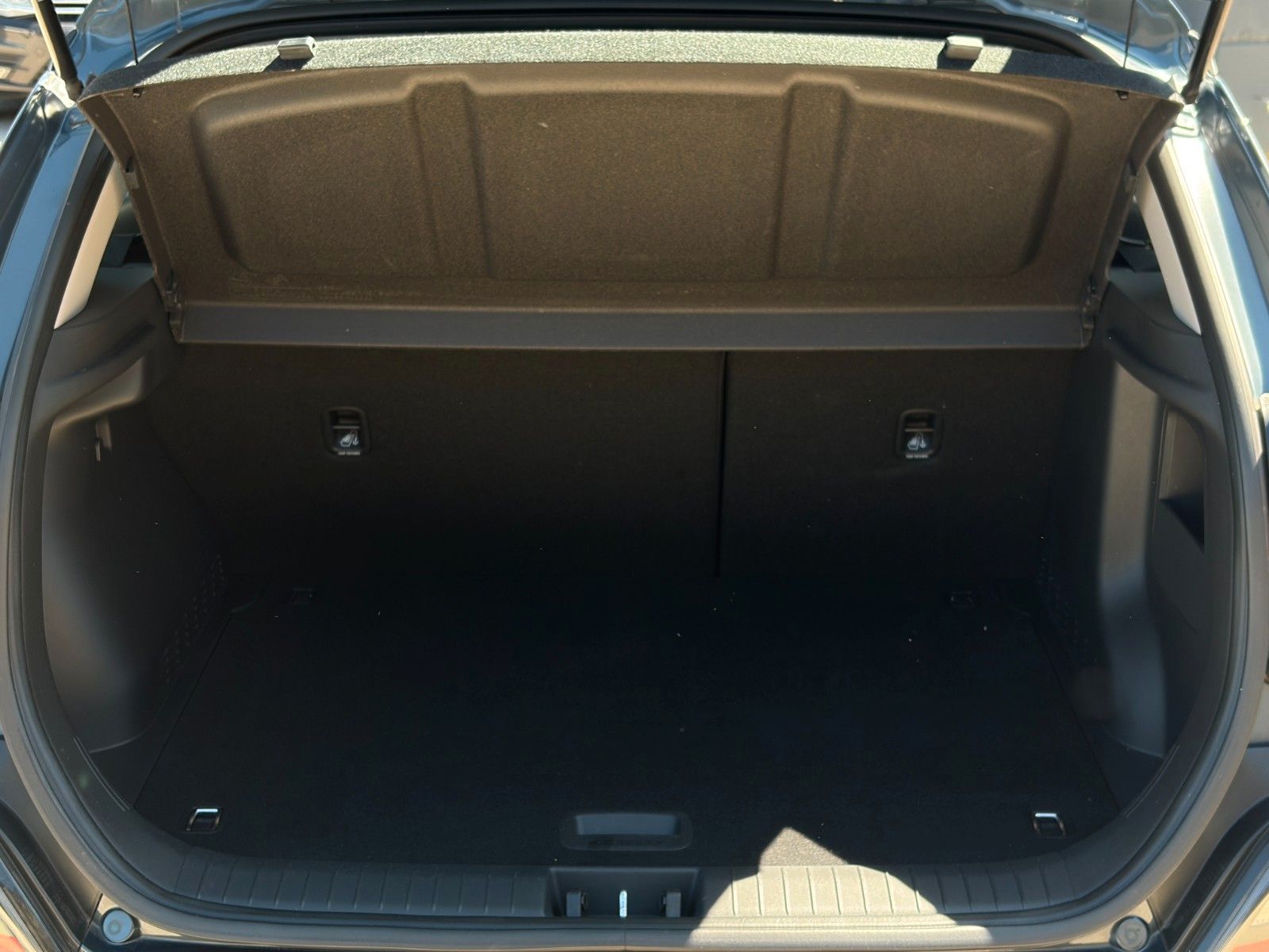 Fahrzeugabbildung Hyundai KONA E Select SHZ LHZ ACC PDC LKA Navi CarPlay