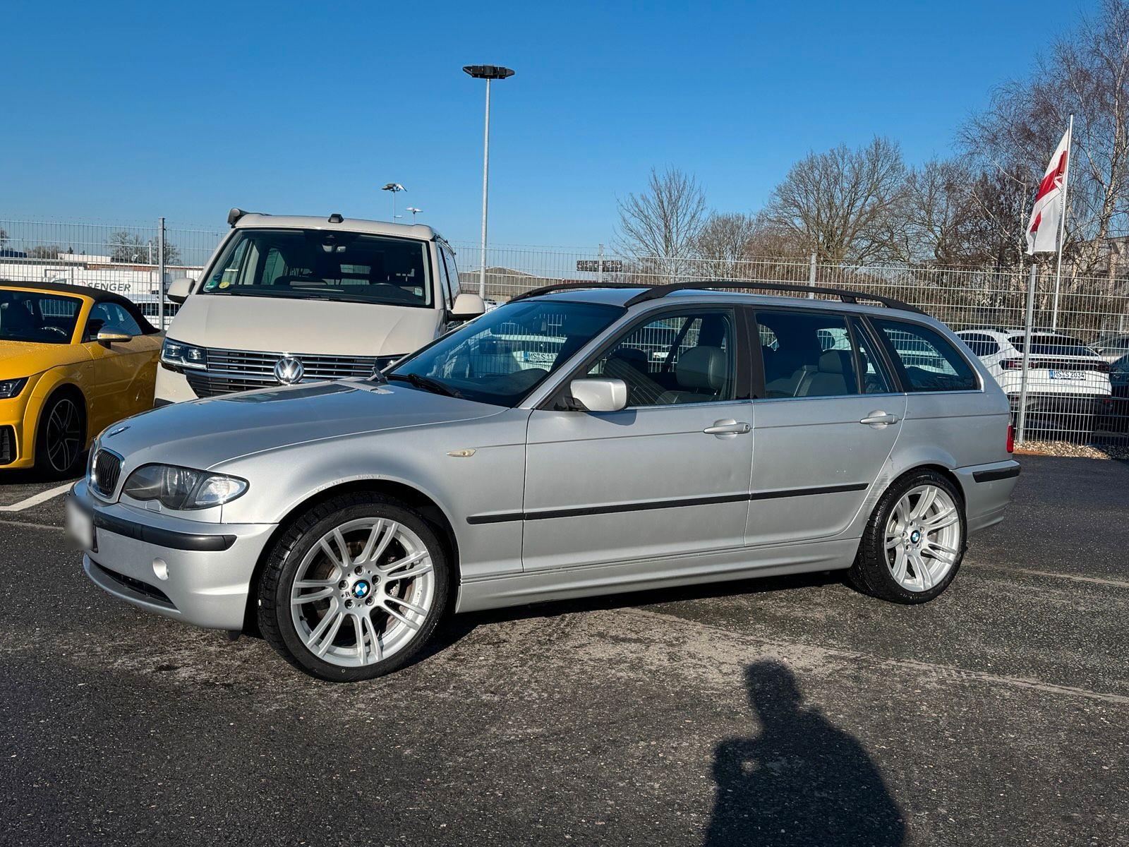 BMW 320 2004 — interior