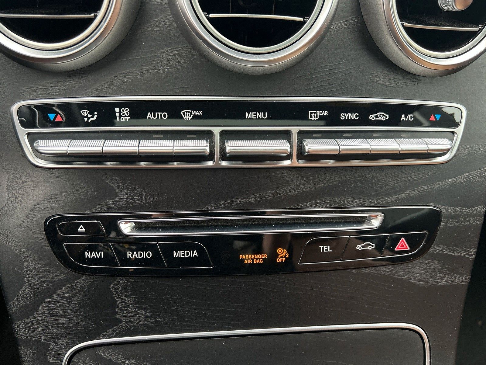 Fahrzeugabbildung Mercedes-Benz C 400 4Matic *AMG-Line*Panorama*Vollleder*Kamera