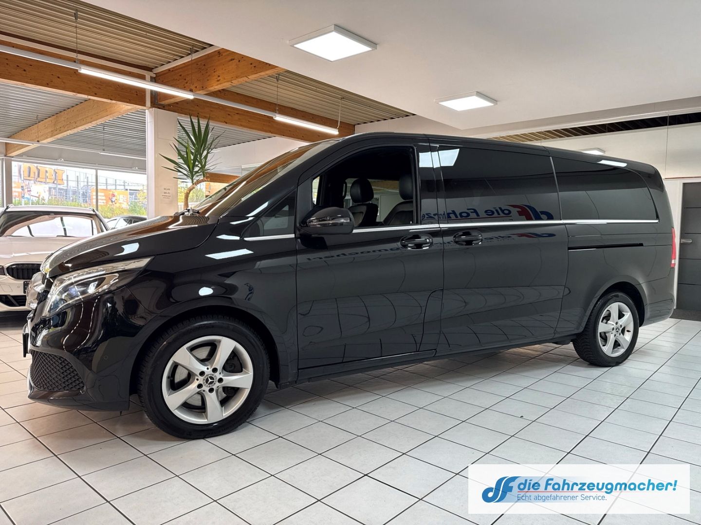 Fahrzeugabbildung Mercedes-Benz V 250 d AVANTGARDE extralang XXL Leder LED Blend