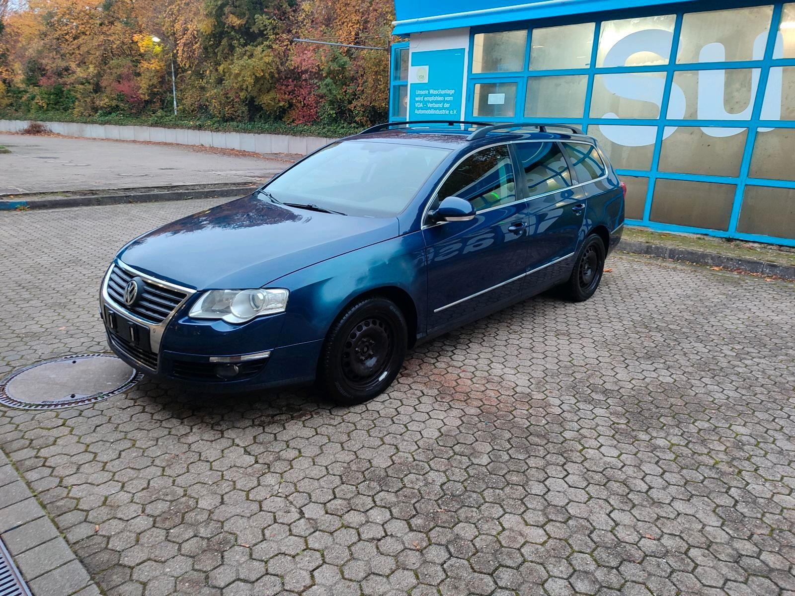 Volkswagen Passat 2010 — rear view