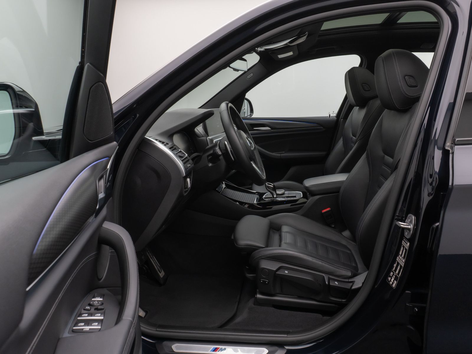 Fahrzeugabbildung BMW X3 xD20i M Sport Panorama 360°DAB HiFi Komfort