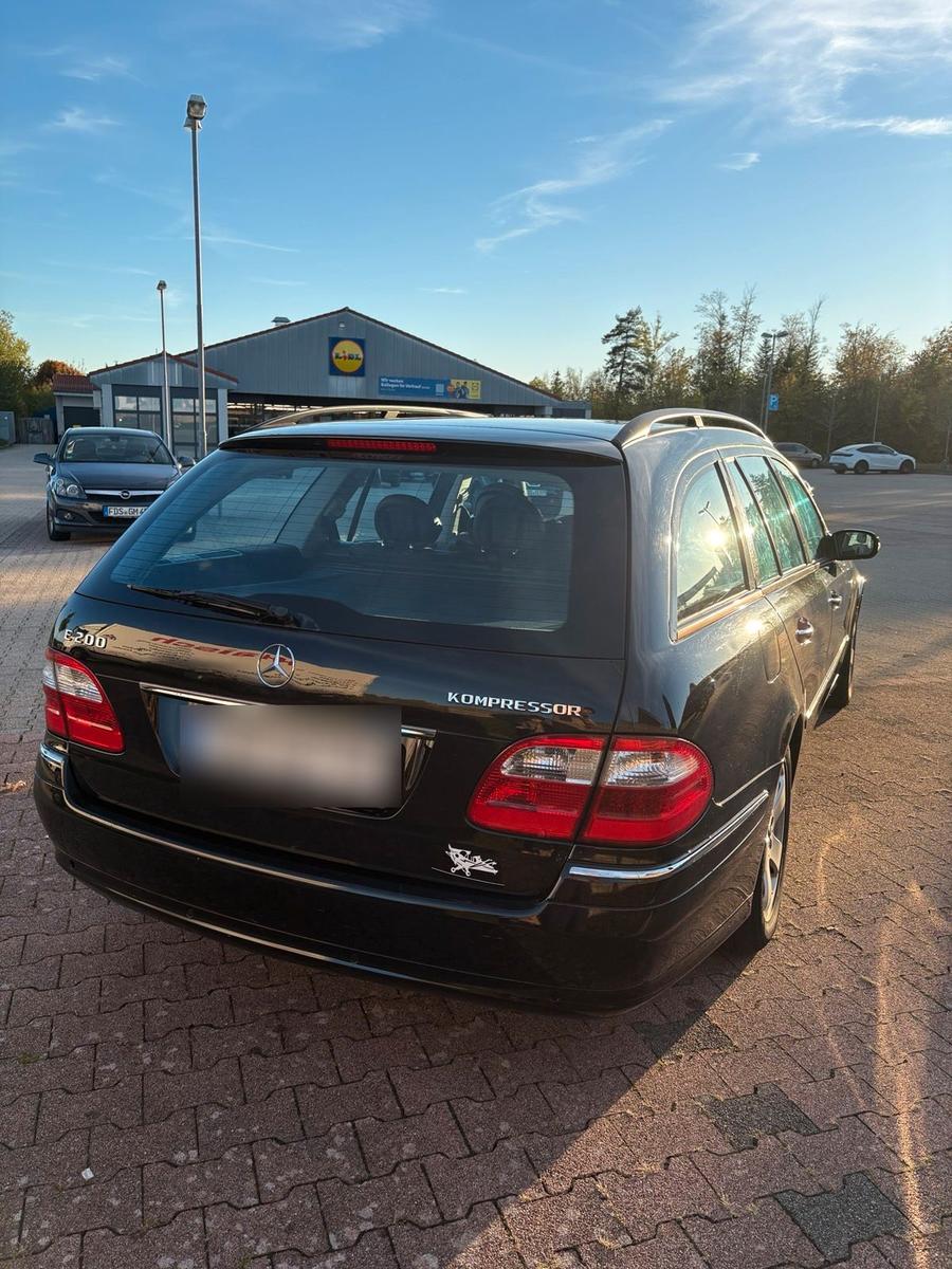Mercedes-Benz E200 2004 — photo 6