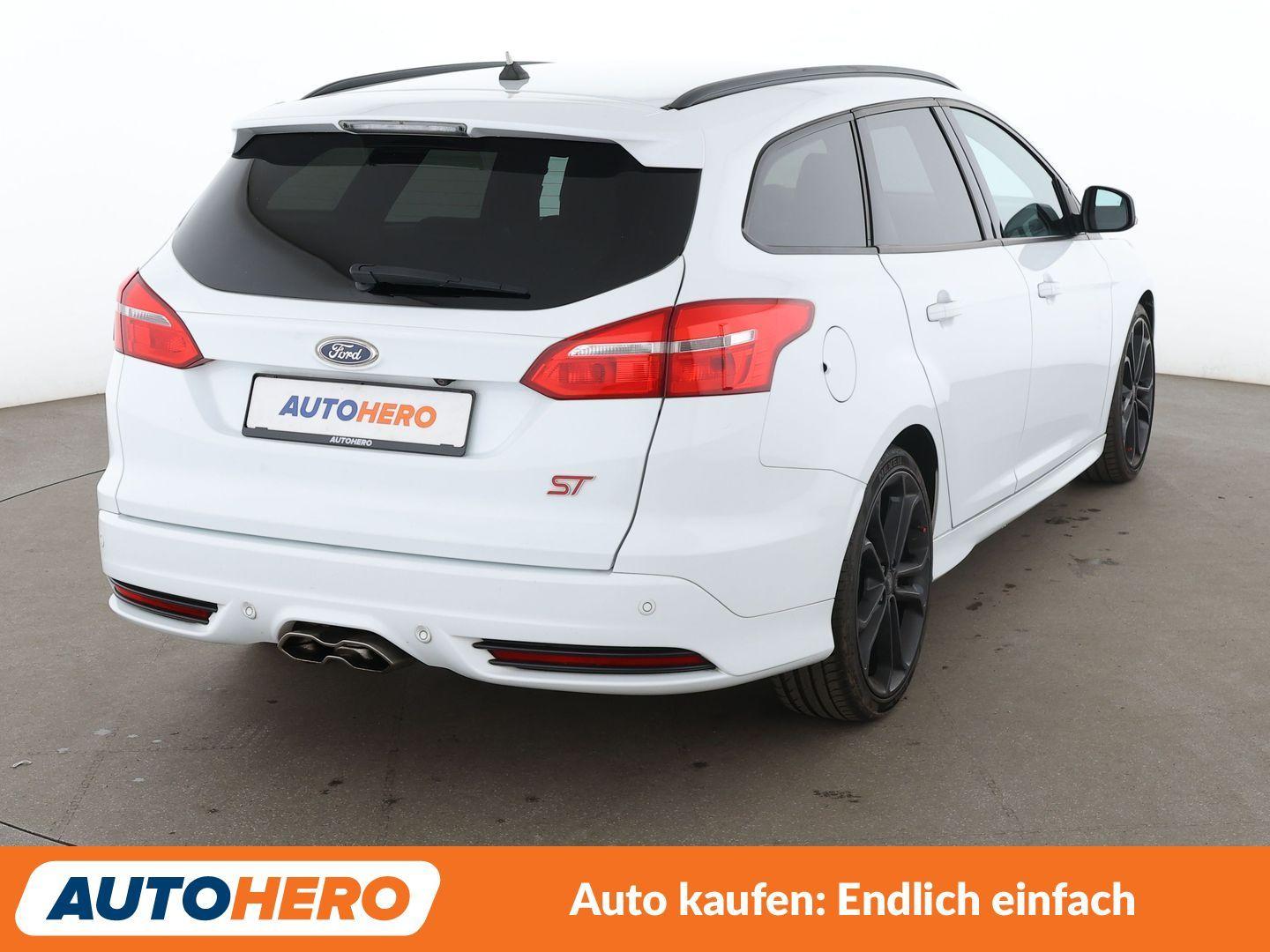 Ford Focus 2.0 EcoBoost ST*NAVI*XENON*TEMPO*CAM*PDC*
