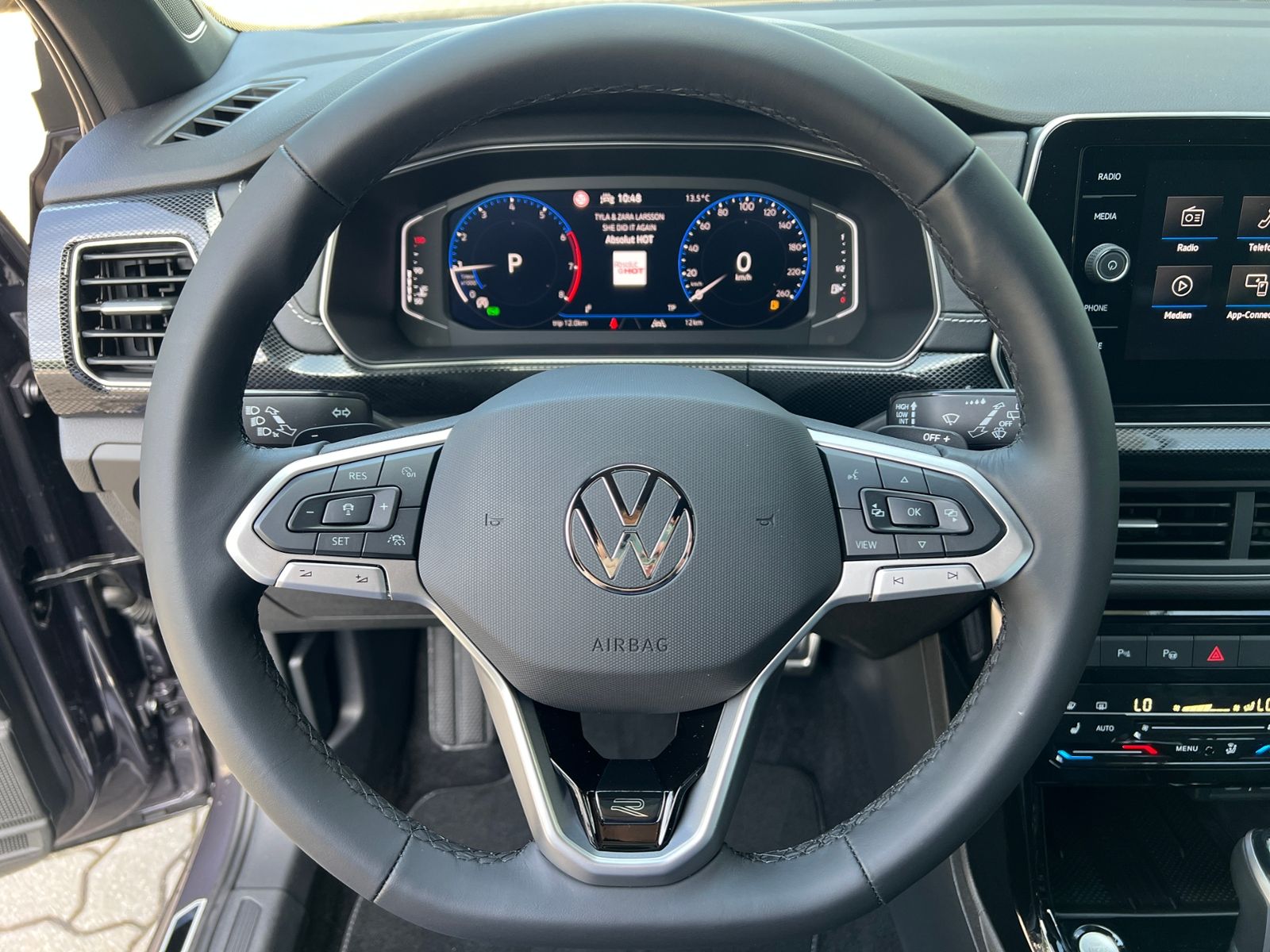 Fahrzeugabbildung Volkswagen T-Cross R-Line 1.5 TSI DSG *AHK,IQ.LIGHT,ACC,App