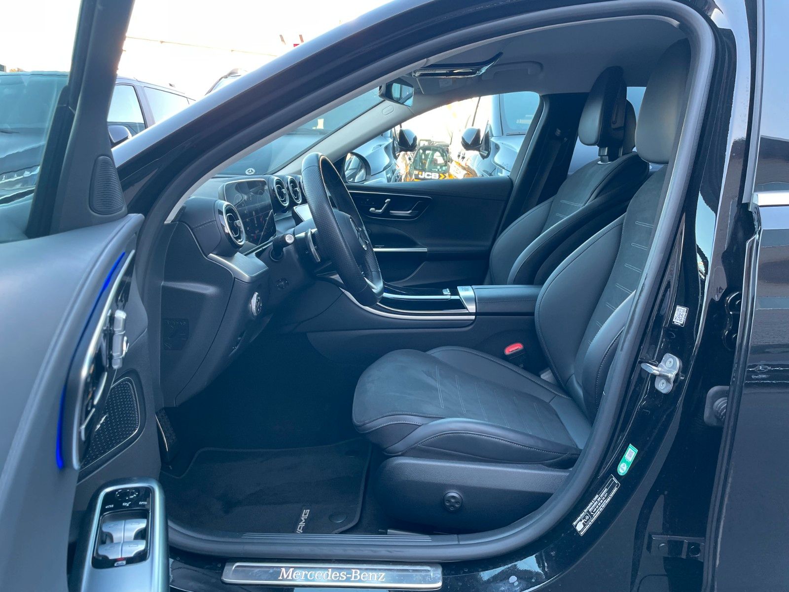 Fahrzeugabbildung Mercedes-Benz C 200 AMG AHK+Memory+Distr+R-Kamera+Keyless+19"