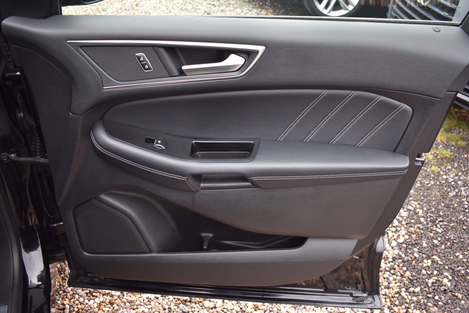 Fahrzeugabbildung Ford Edge ST-Line 4x4 Kamera Sitzbelüftung ACC