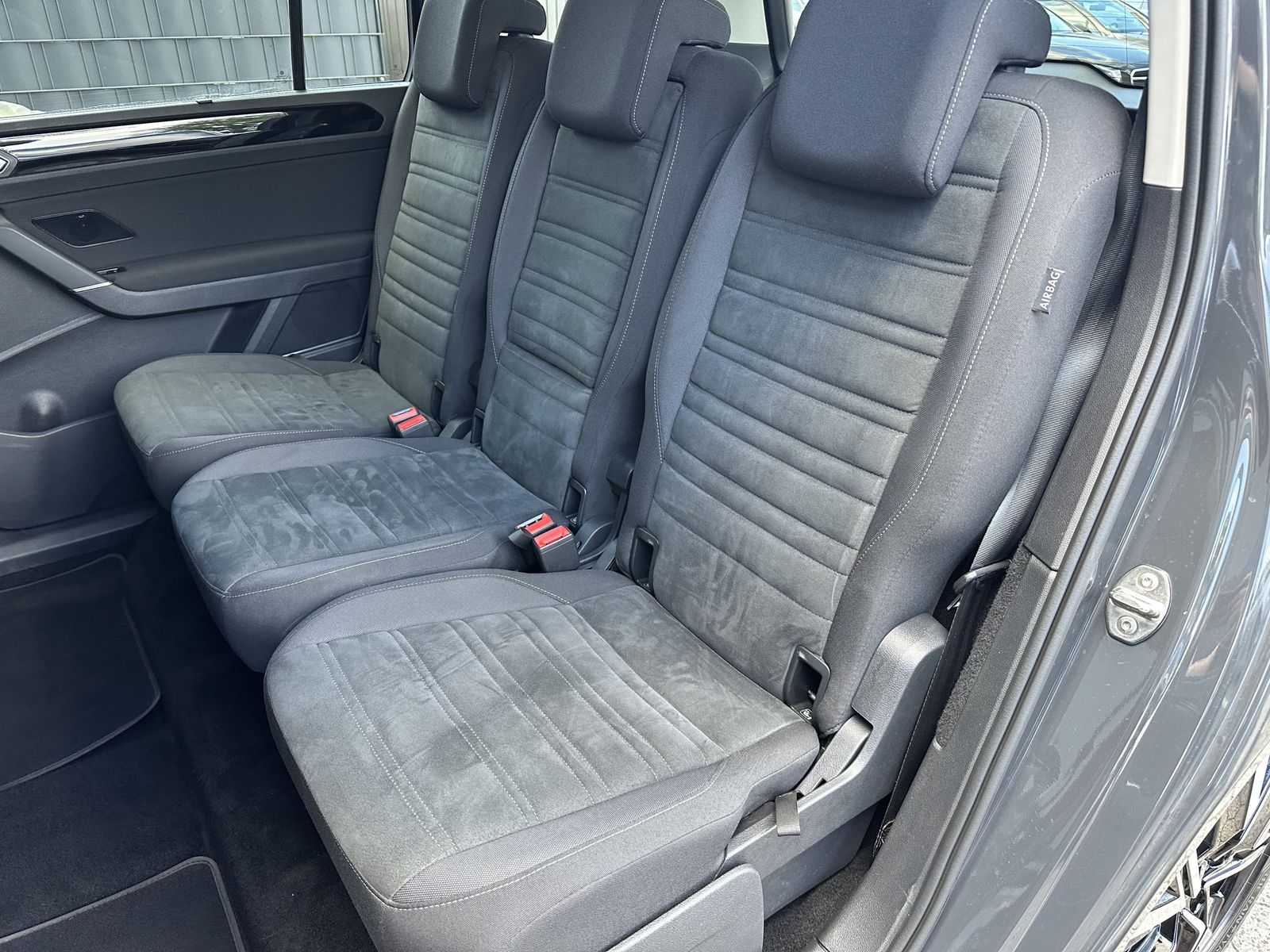 Fahrzeugabbildung Volkswagen Touran 2.0 TDI Highline NAV+LED+ACC+FAMILY-PAKET