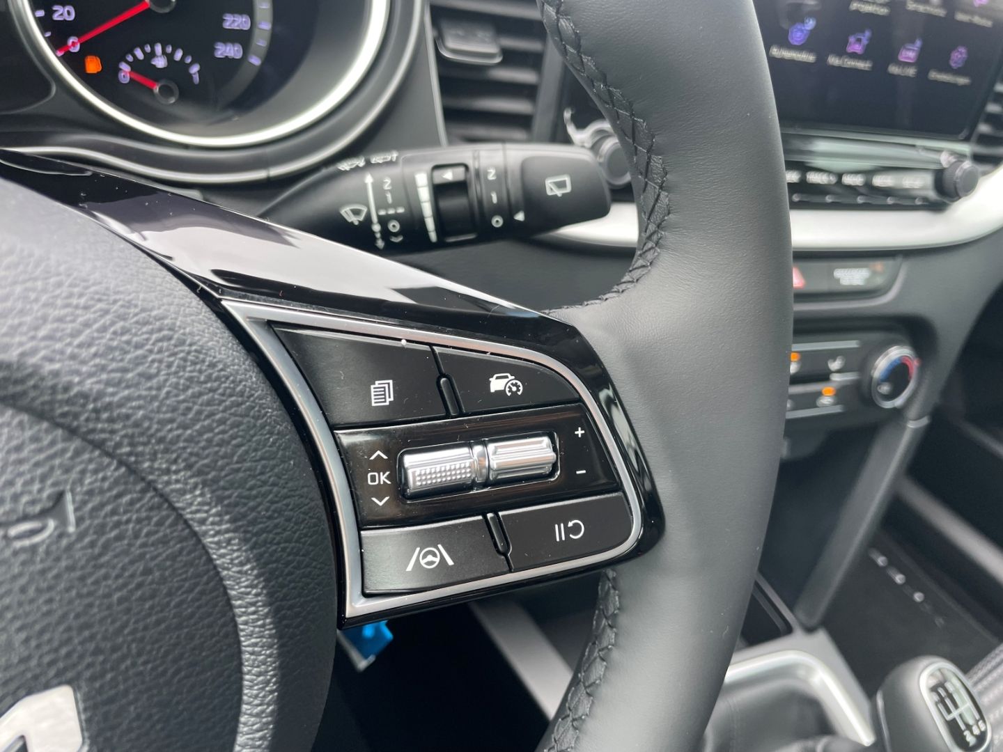 Fahrzeugabbildung Kia XCeed Core Navi Soundsystem LED Blendfreies Fern