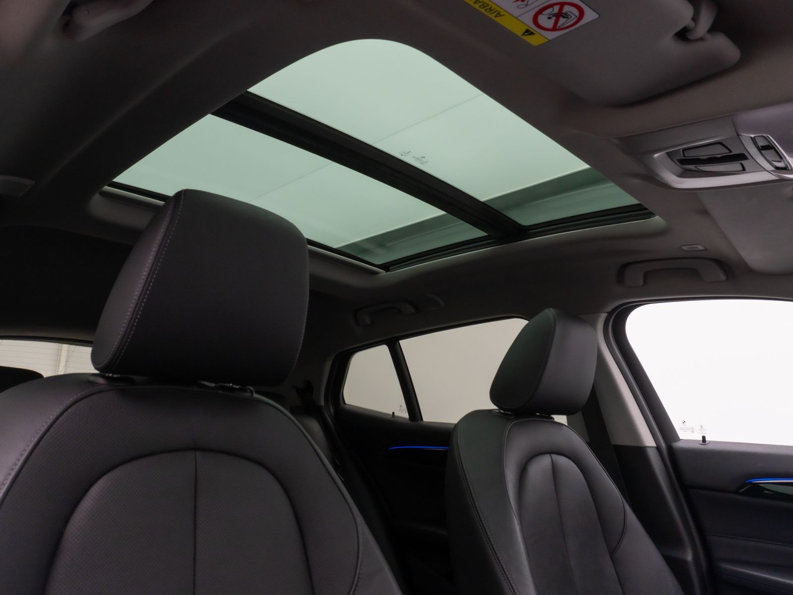 Fahrzeugabbildung BMW X2 sD18i Panorama Parkassist DAB HiFi AHK LED