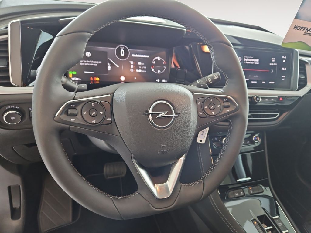 Fahrzeugabbildung Opel Grandland 1.2 DI Automatik GS AHZV Navi SHZ LED