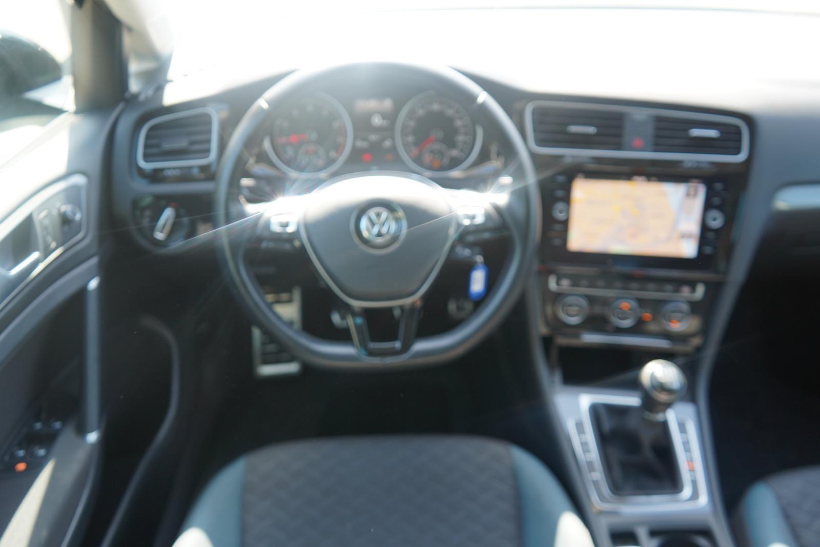 Volkswagen Golf VII 1.5 TSI IQ.DRIVE Navi ACC Kamera PDC