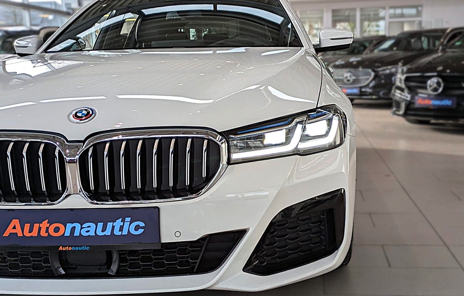 Fahrzeugabbildung BMW 530e M SPORT VIRTUAL HUD NAVI LASER LEDER AHK