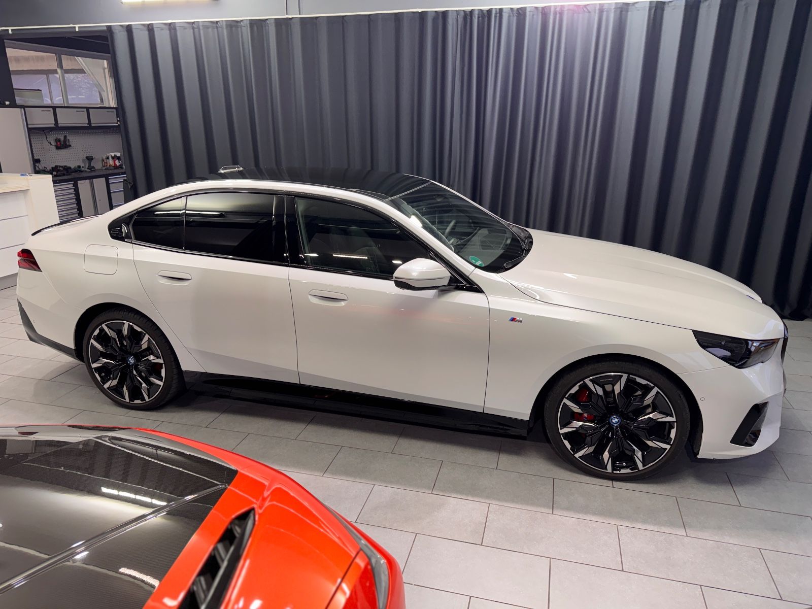 Fahrzeugabbildung BMW 550e Lim. xDrive M SPORT|CARBON|PANO|21 ZOLL|