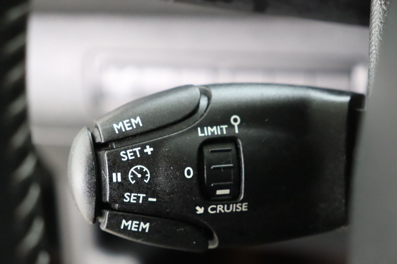 Fahrzeugabbildung Peugeot 308 Active * LED * Navi * Massage