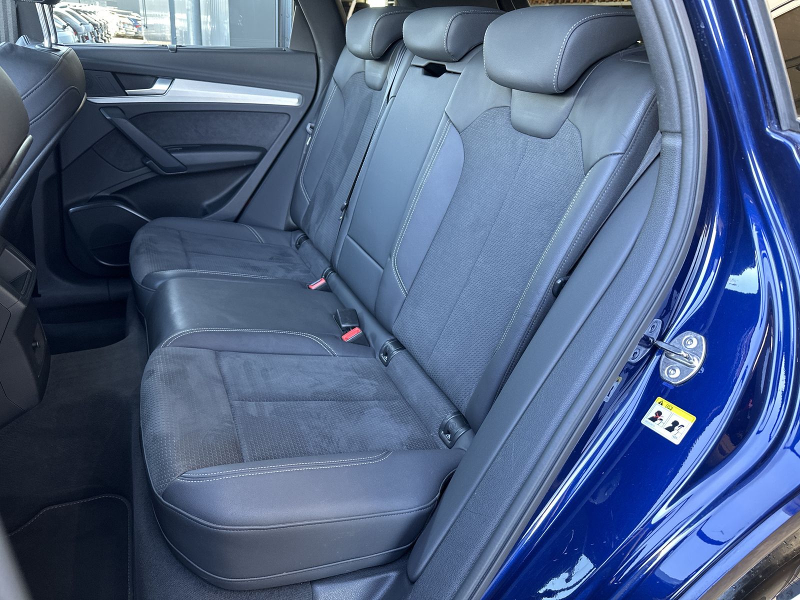 Fahrzeugabbildung Audi Q5 40 TDI Qu S-Line NAV+LED+VCOCKPIT+PANO+19ZOLL