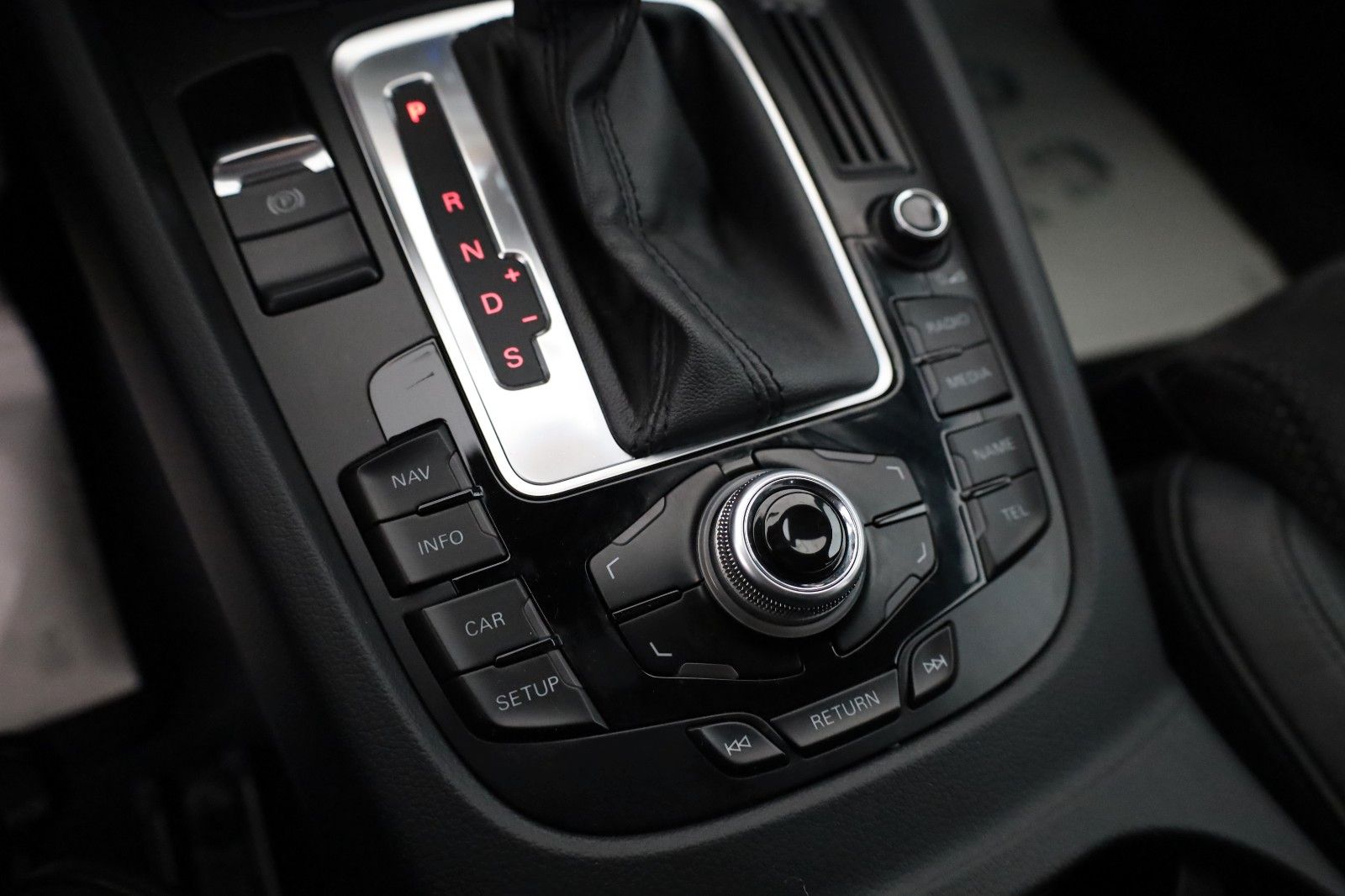 Fahrzeugabbildung Audi Q5 2.0 TDI quattro S line T.Leder,Navi,SH,20"