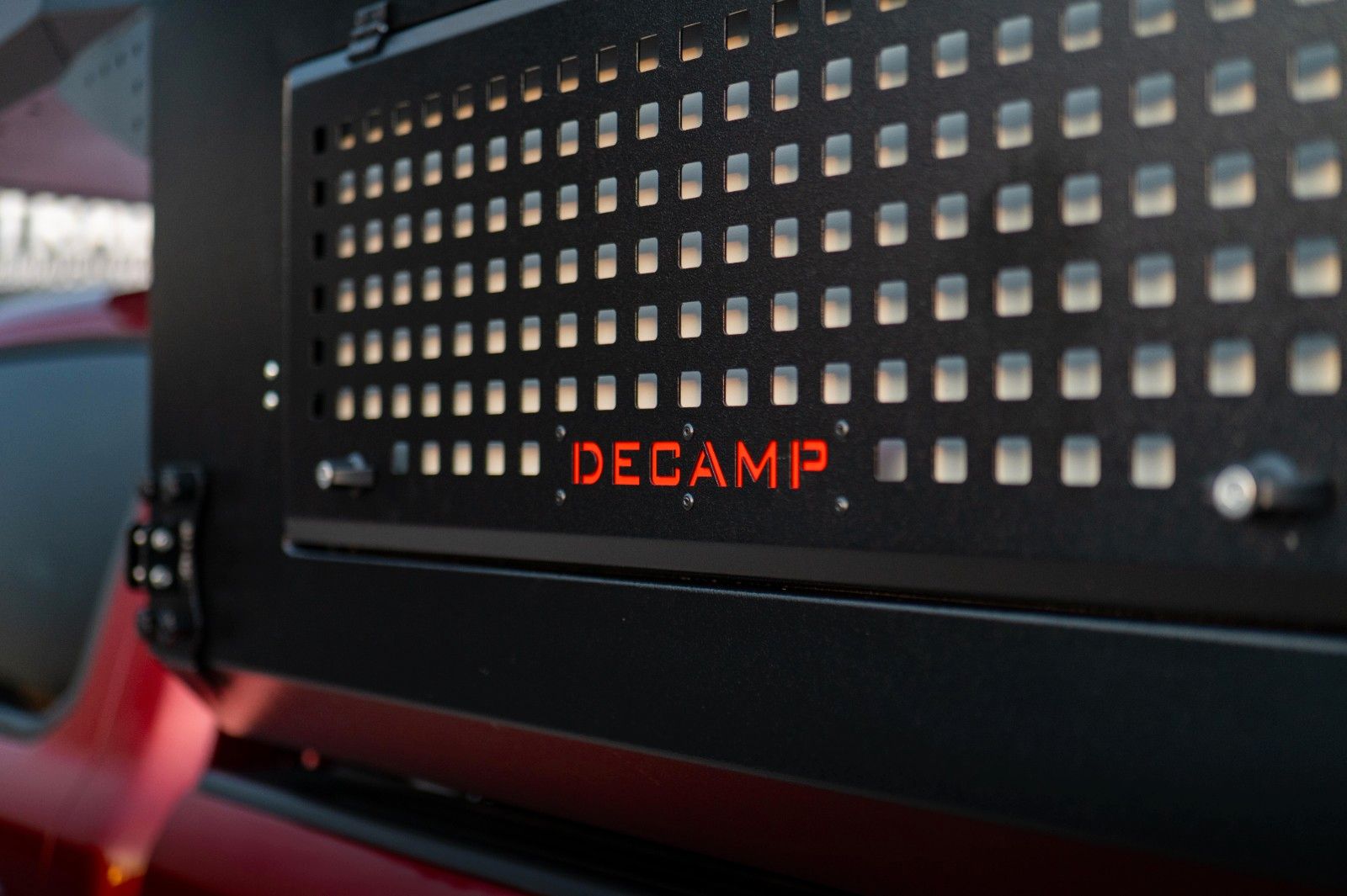 Fahrzeugabbildung Dodge RAM 5.7 V8 4x4 + DECAMP BACKPACK Camper Autark