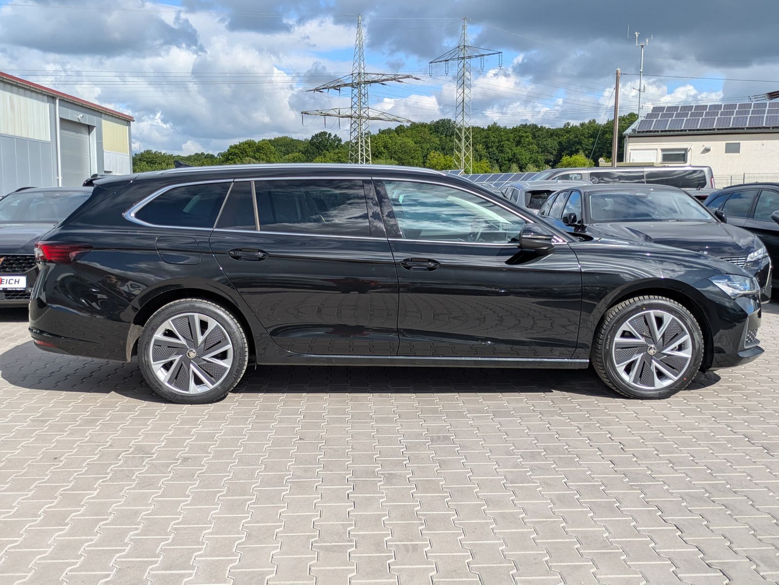 Fahrzeugabbildung SKODA Superb 2.0 TDI 4x4 Selection MATRIX*AHK*5J GAR.
