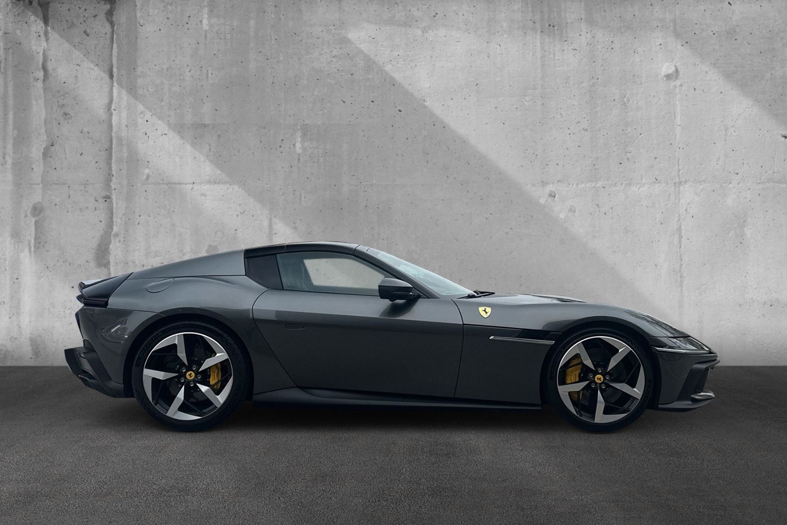 Fahrzeugabbildung Ferrari 12Cilindri Spider*Daytona*Carbon*LED*Lift*2026*