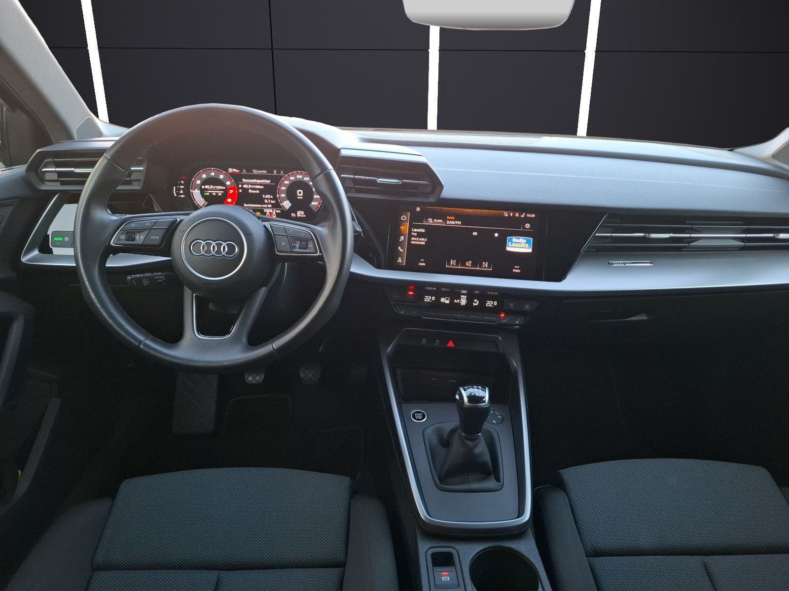 Fahrzeugabbildung Audi A3 Sportback 30 TFSI advanced Navi AVC ACC PDC S