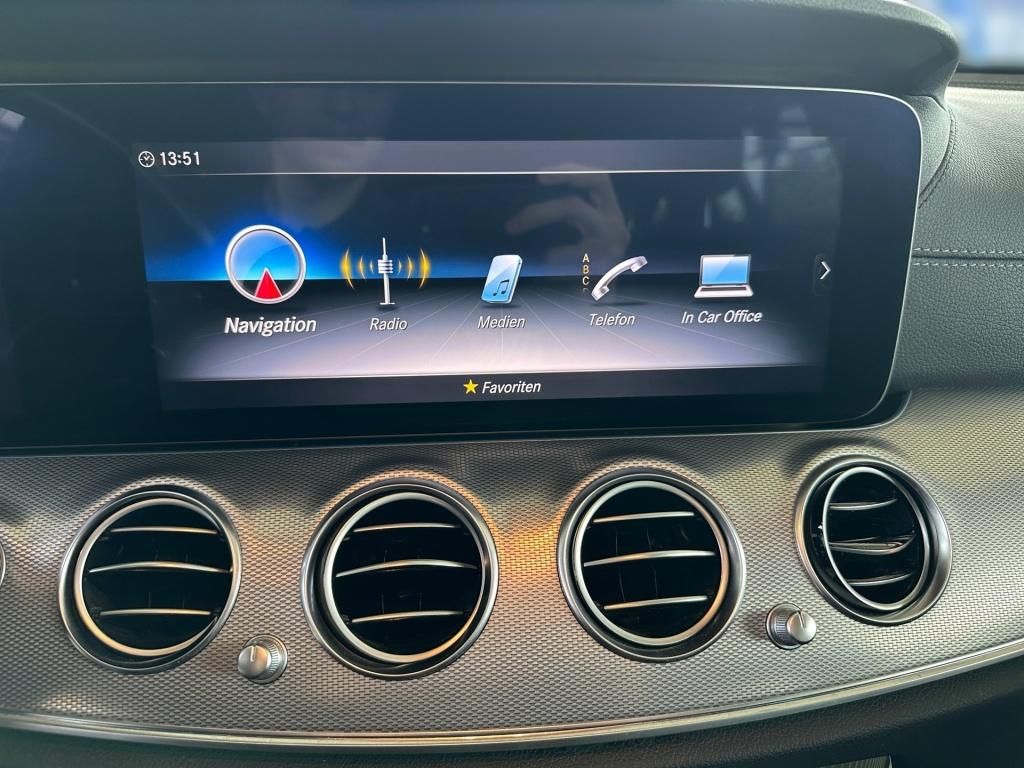 Fahrzeugabbildung Mercedes-Benz E 300 de T AMG Night Pano ACC 360° LED HUD Keyl.