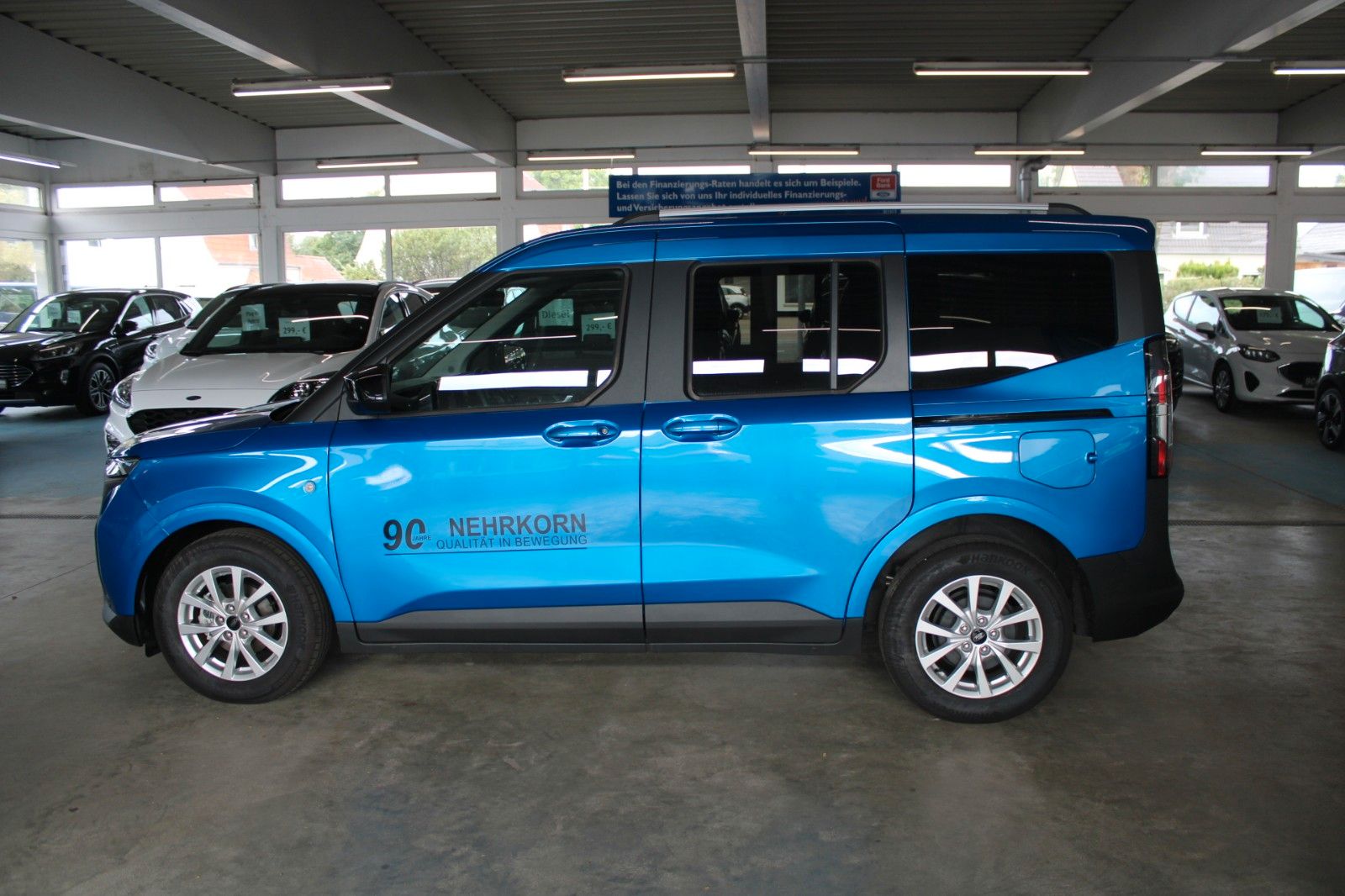 Fahrzeugabbildung Ford Tourneo Courier Titanium Automatik FahrerAssPak