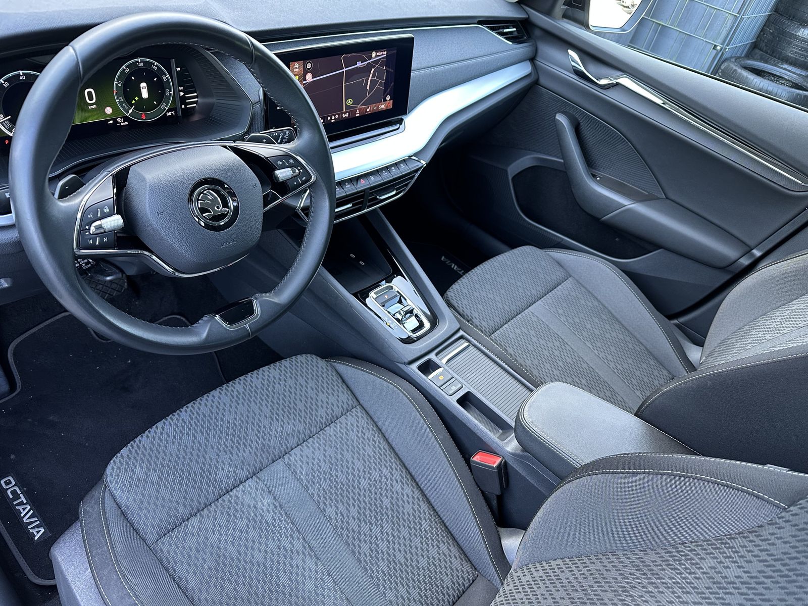 Fahrzeugabbildung SKODA Octavia Combi 2.0 TDI DSG Style NAV+LED+HEAD-UP