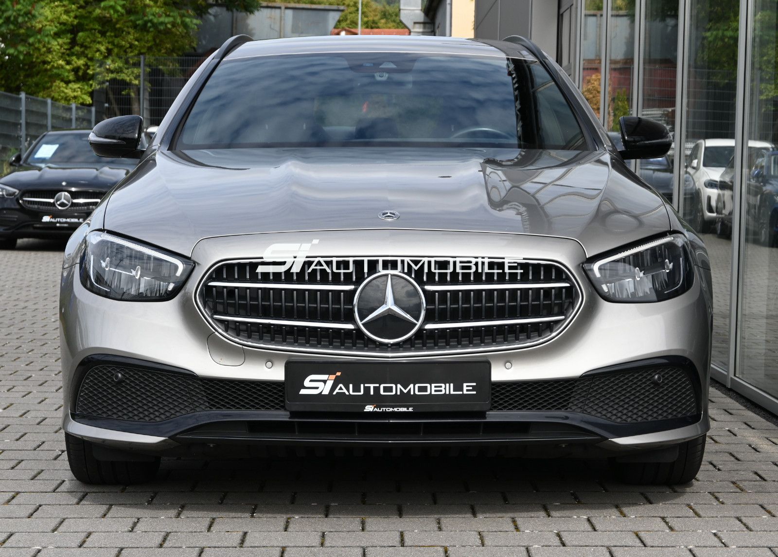 Fahrzeugabbildung Mercedes-Benz E 220 d T Avantgarde °NIGHT°AHK°STANDHZ°BURMEST°