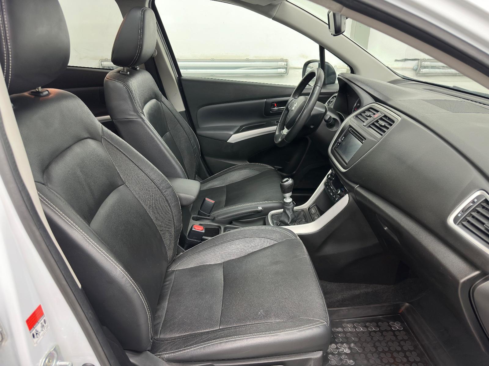 Suzuki (SX4) S-Cross 1.6 DDiS Comfort+ 4WD LEDER NAVI
