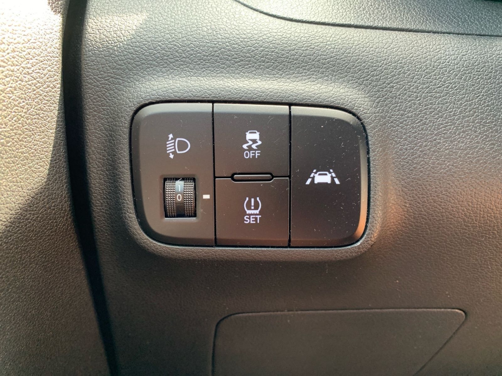 Fahrzeugabbildung Hyundai i10 1.0 Edition 30 1 Hand 8xbereift