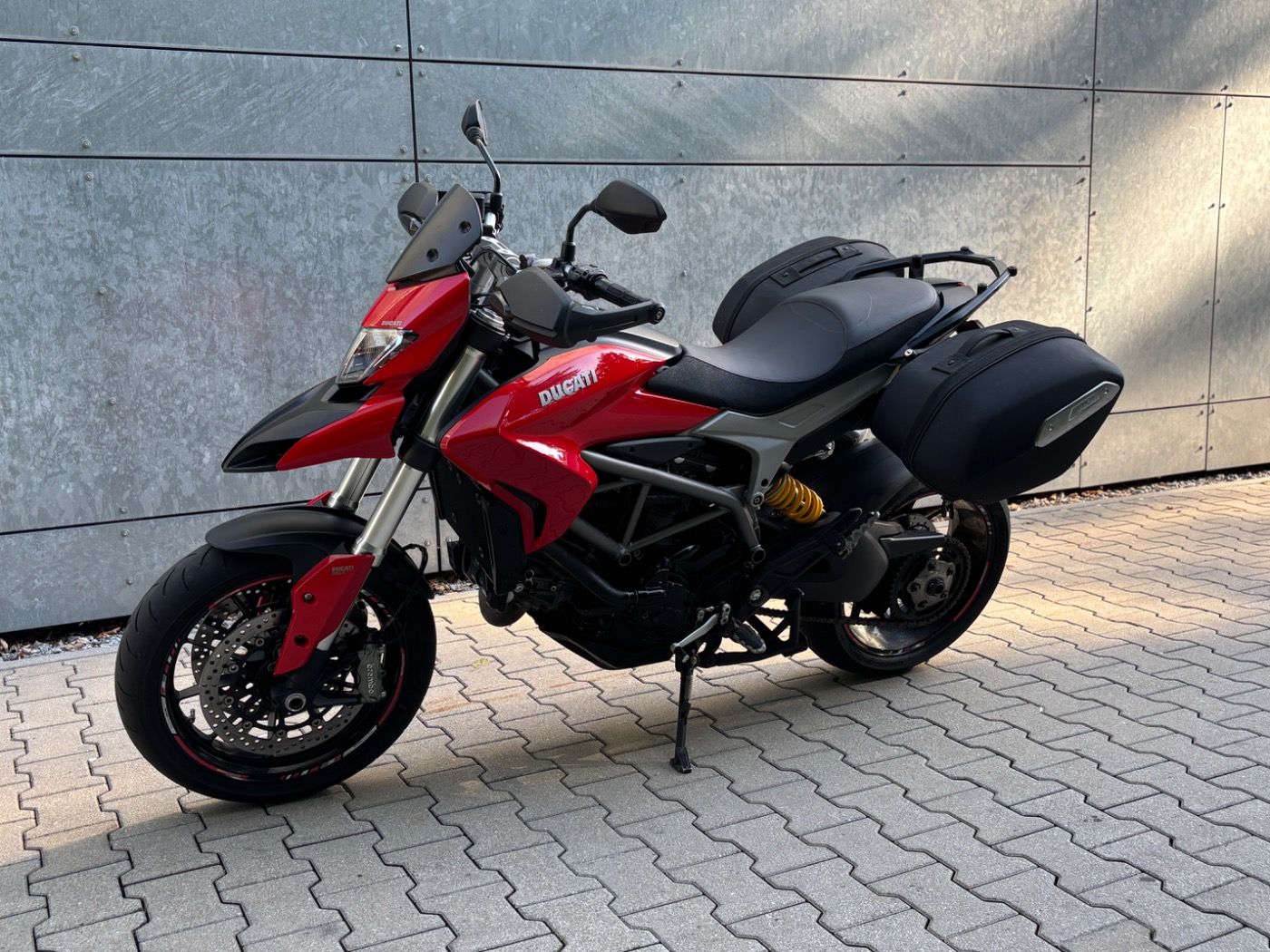 Fahrzeugabbildung Ducati Hyperstrada 821