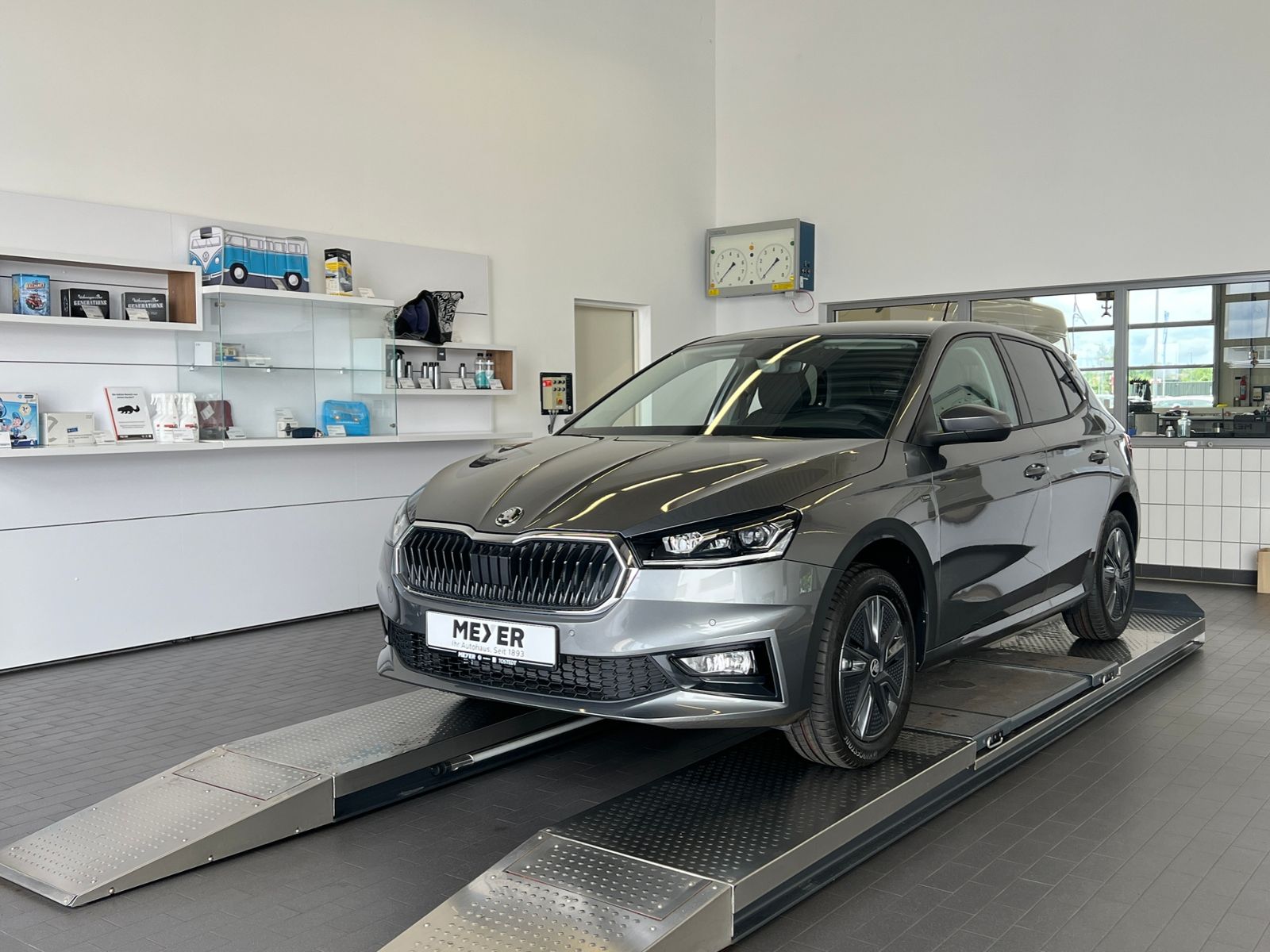 Fahrzeugabbildung SKODA Fabia Tour 1.0 TSI *Winter-Paket,KESSY,Einparkhi